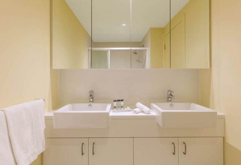 스탠다드 스튜디오, Oaks Melbourne On Lonsdale Suites