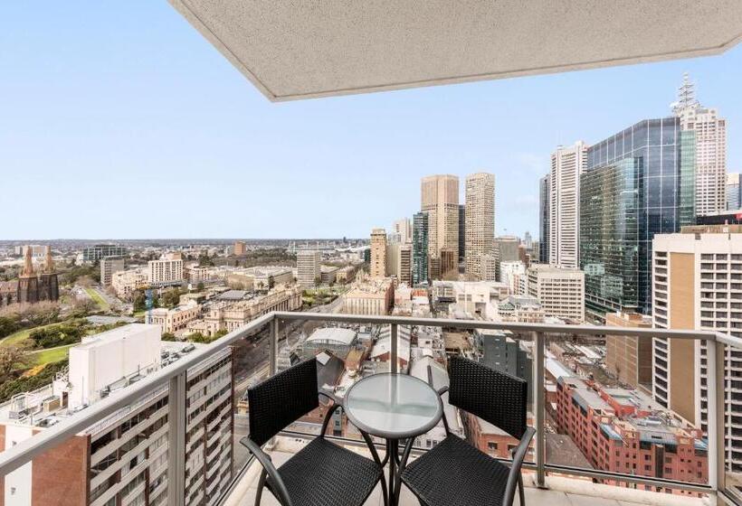 2 Bedrooms Apartment City View, Oaks Melbourne On Lonsdale Suites