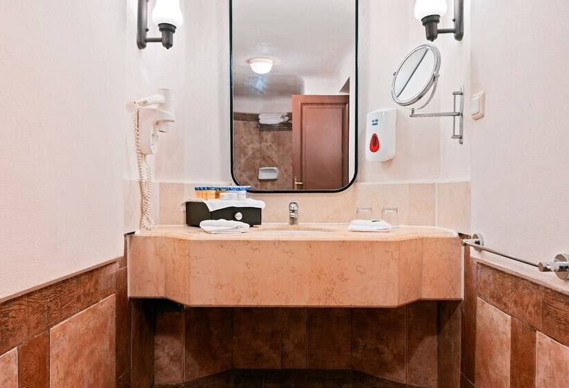 اتاق لوکس با چشم‌انداز دریا, Pickalbatros Citadel Resort Sahl Hasheesh