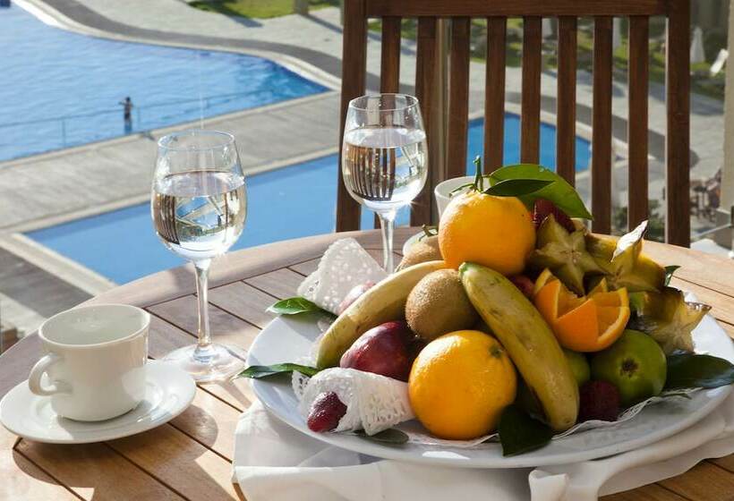 Люкс Superior Вид на Море, Capital Coast Resort And Spa