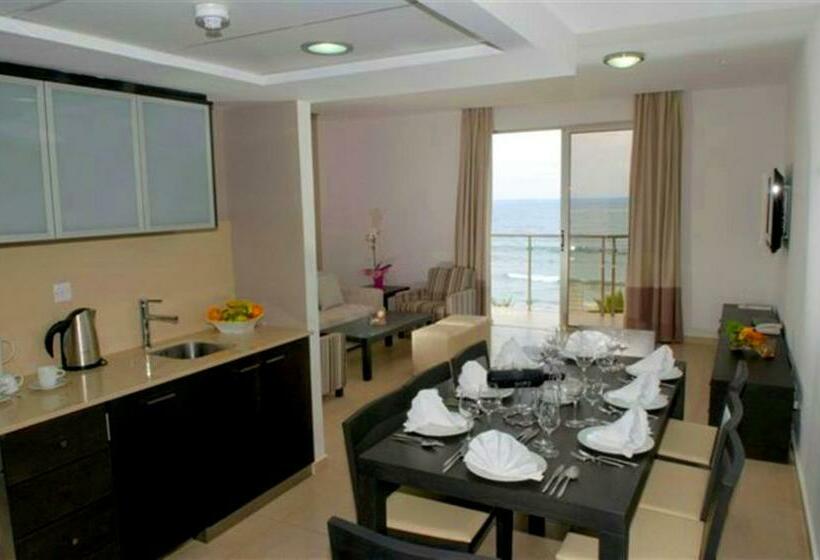 Люкс 3 Спальни, Capital Coast Resort And Spa