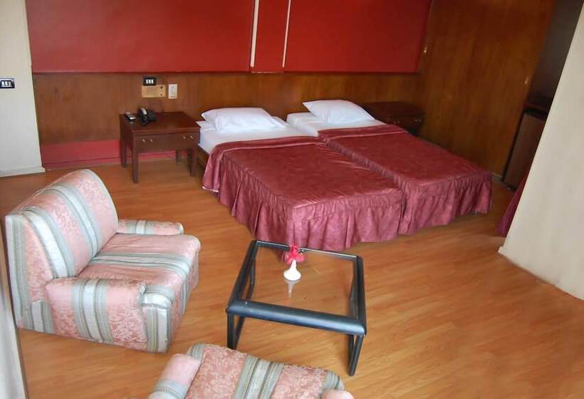 اتاق استاندارد سه نفره, King Hotel Cairo