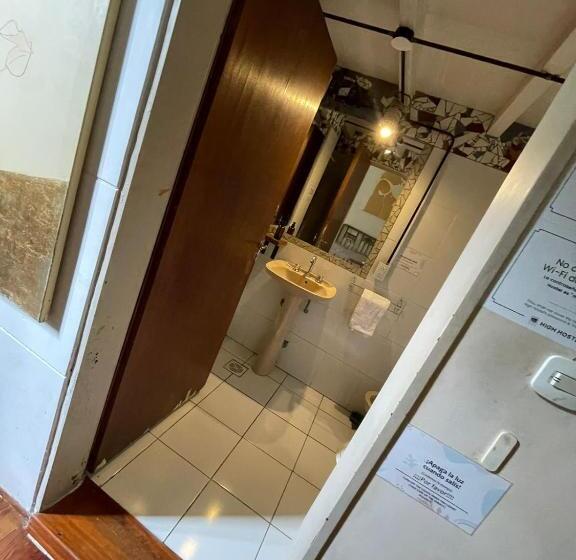 اتاق استاندارد سه نفره, High Hostel Rosario