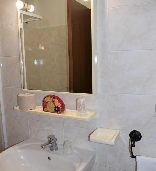 اتاق استاندارد سه نفره, Hostel Il Tetto