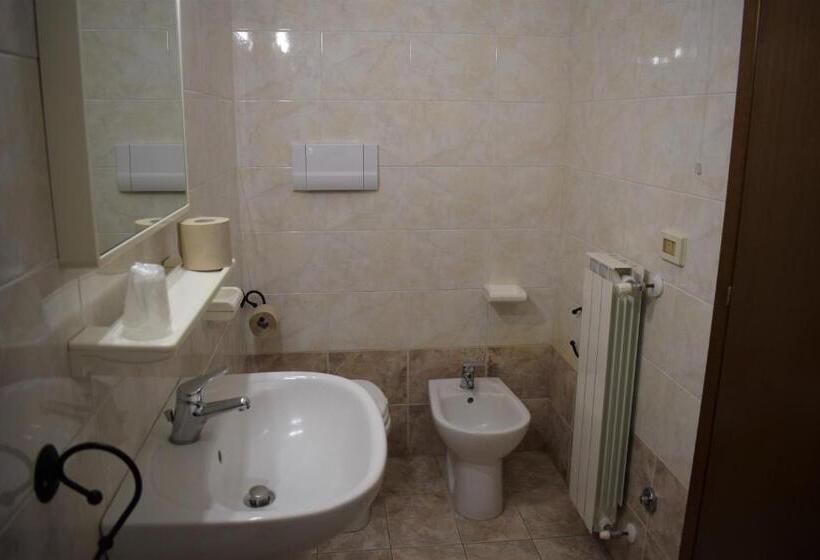 اتاق استاندارد سه نفره, Hostel Il Tetto