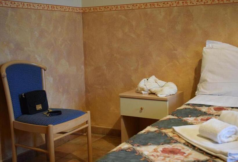 اتاق استاندارد سه نفره, Hostel Il Tetto