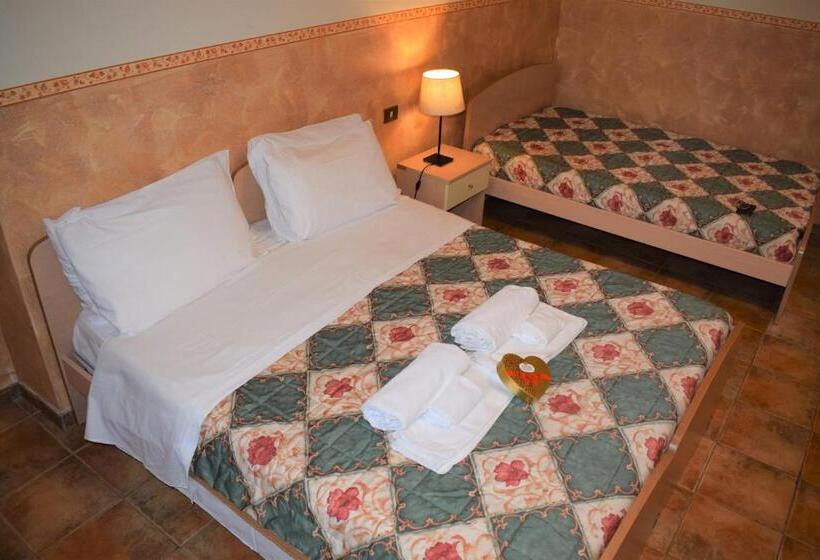 اتاق استاندارد سه نفره, Hostel Il Tetto