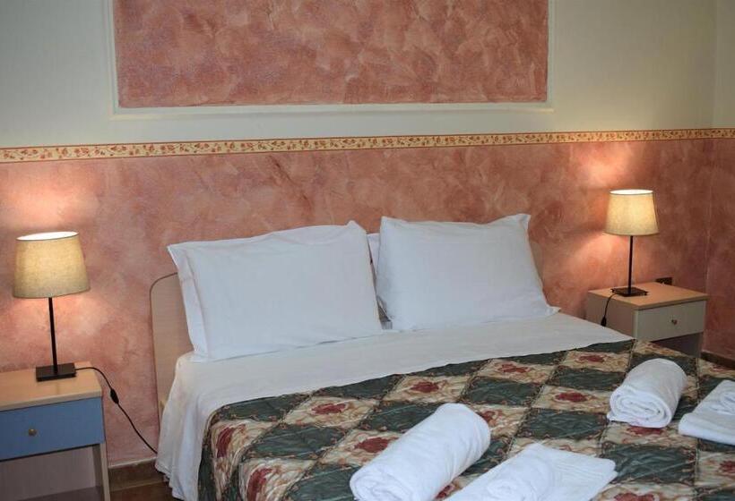 اتاق استاندارد چهار تخته, Hostel Il Tetto