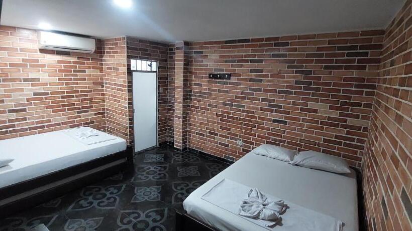 Quarto Triplo Basic, Avenida Neiva