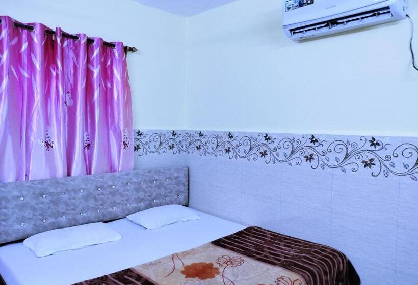 اتاق لوکس, Colva Beach Xaviers Guest House