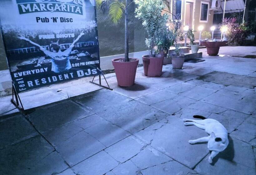 اتاق لوکس, Colva Beach Xaviers Guest House