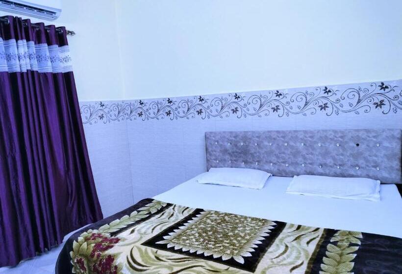 اتاق لوکس, Colva Beach Xaviers Guest House