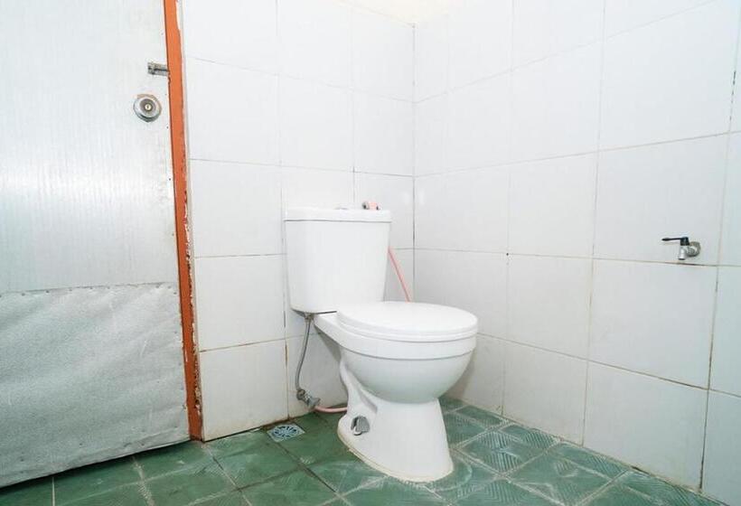 Номер Стандарт Трехместный, Reddoorz Near Kampus 3 Uty Yogyakarta