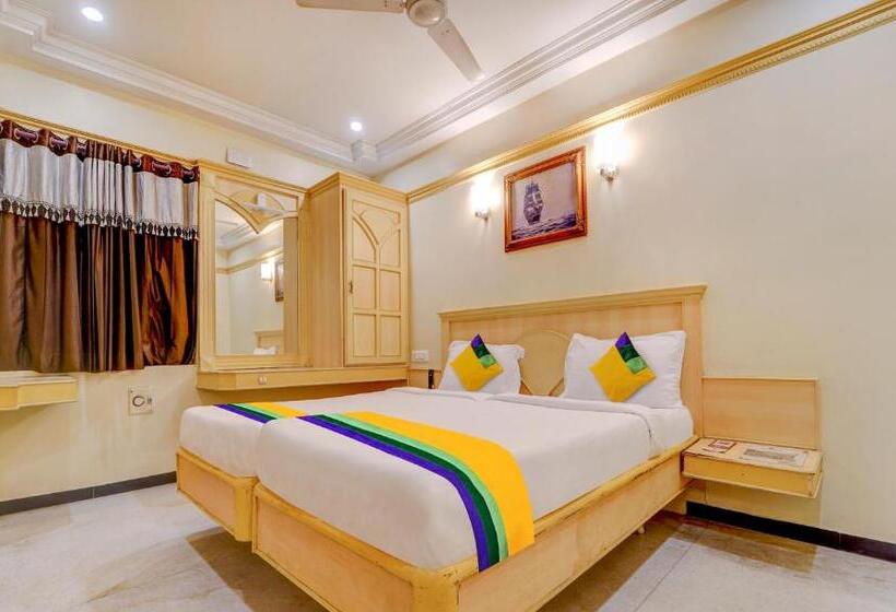 Номер Deluxe, Itsy By Treebo   Coastal Grand Sathyam