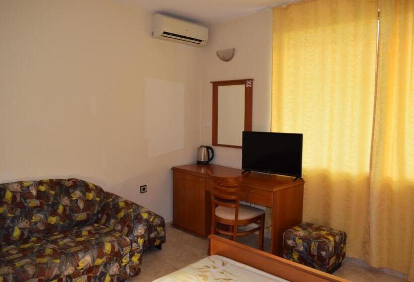 Апартаменты 2 Спальни, Family Hotel Chris