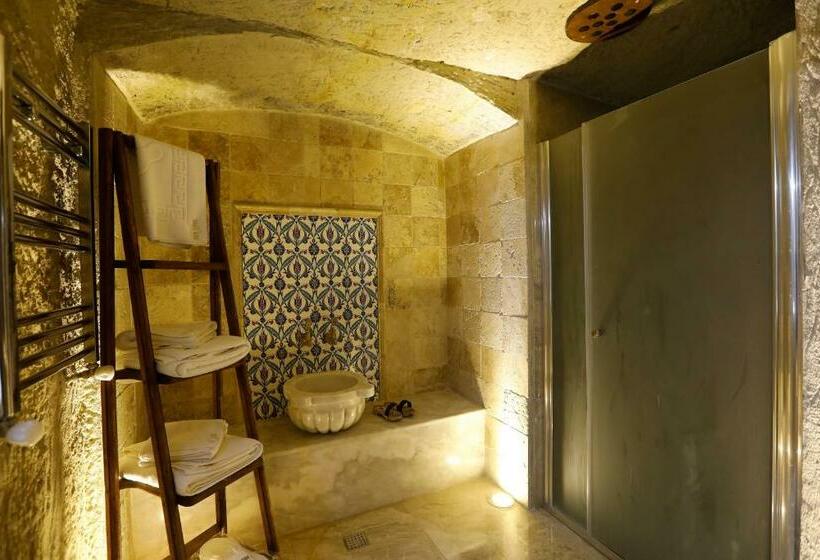 سوییت لوکس, Ada Cave Suites