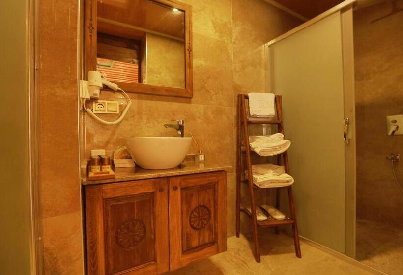 سوییت خانوادگی, Ada Cave Suites