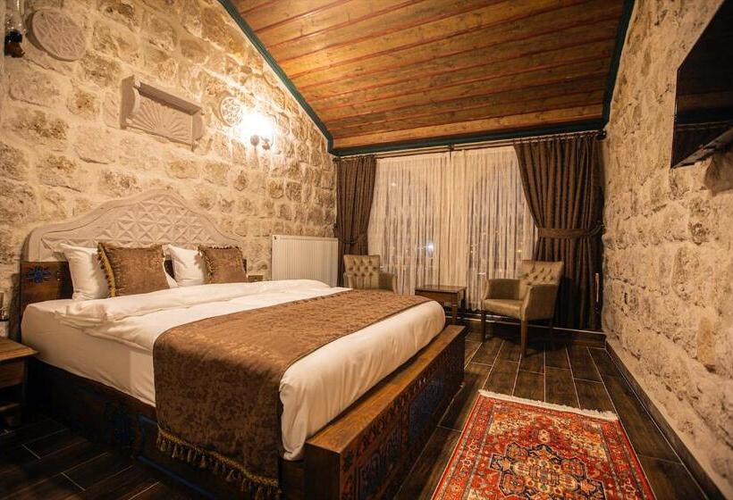 سوییت سوپریور, Ada Cave Suites
