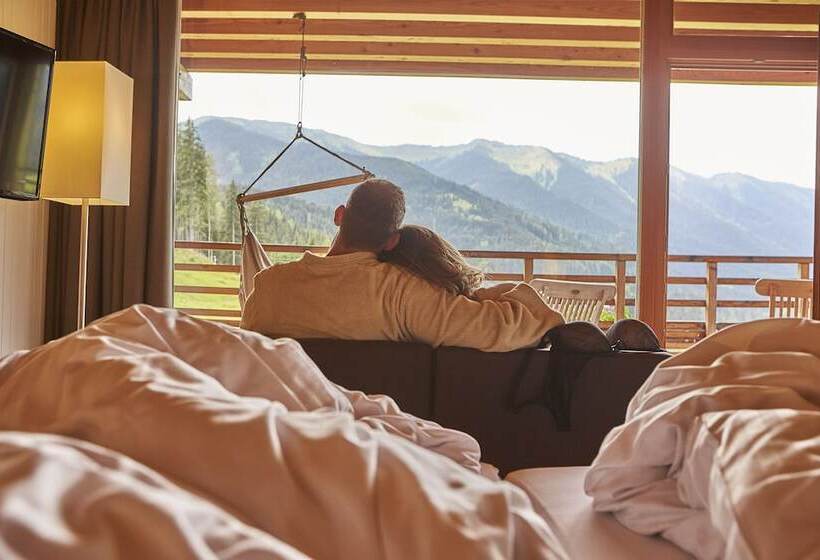 سوییت با چشم‌انداز کوه, Holzhotel Forsthofalm