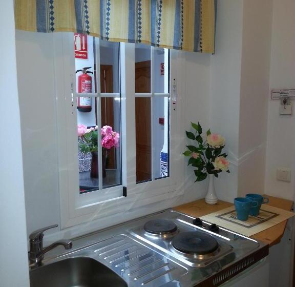 스탠다드 스튜디오, Hostal San Miguel