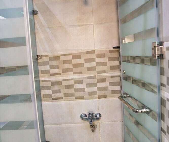 اتاق خانوادگی, Havana Hotel Cairo