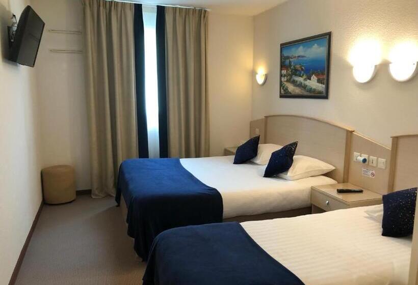 اتاق استاندارد سه نفره, Hôtel Le Kolibri