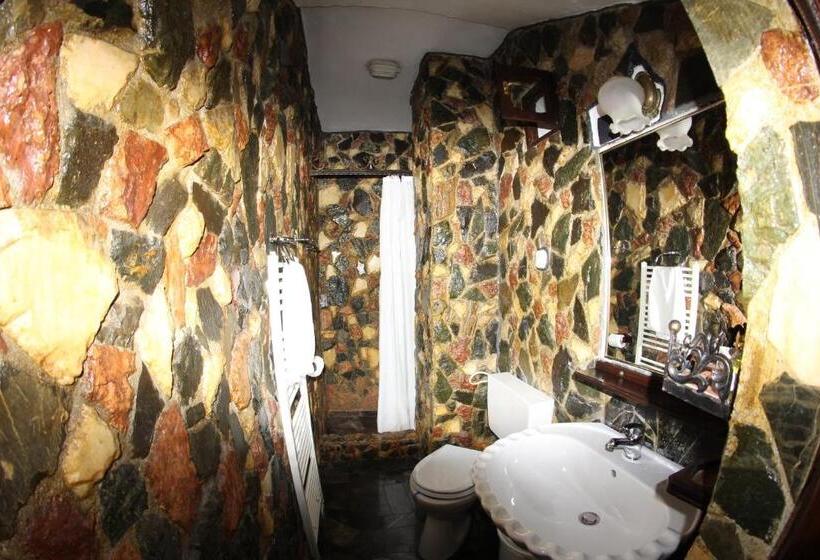 Cameră Economică, Hunter Prince Castle