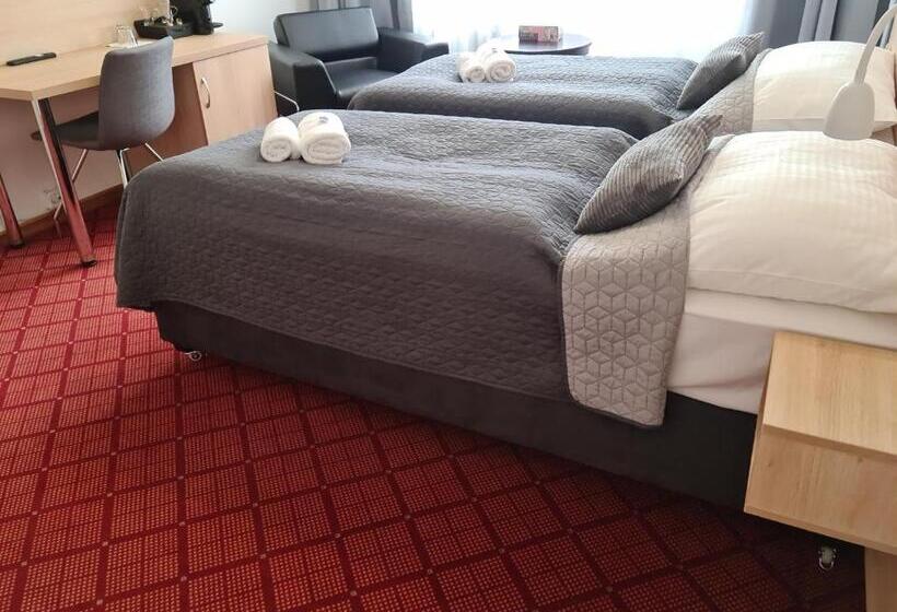 Номер Deluxe, Patria