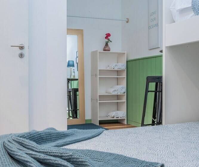 Номер Стандарт Трехместный, Naval Guest House & Bistro