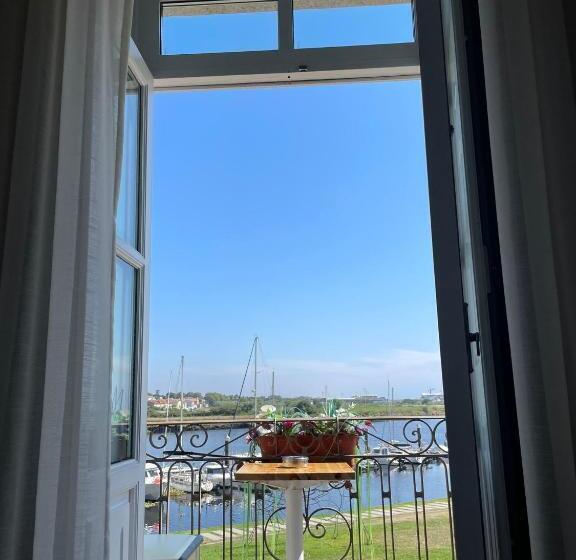 Номер Стандарт с Балконом, Naval Guest House & Bistro