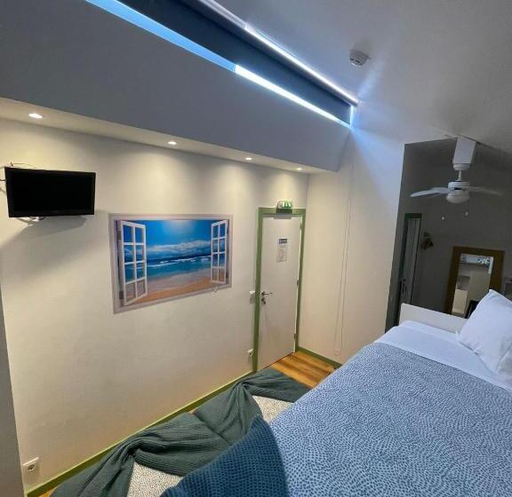 Номер Стандарт Трехместный, Naval Guest House & Bistro