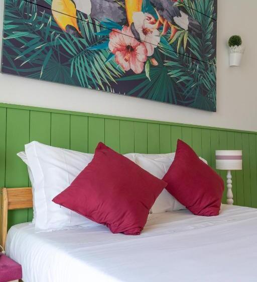 Номер Стандарт с Балконом, Naval Guest House & Bistro