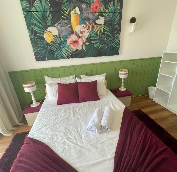 Номер Стандарт с Балконом, Naval Guest House & Bistro