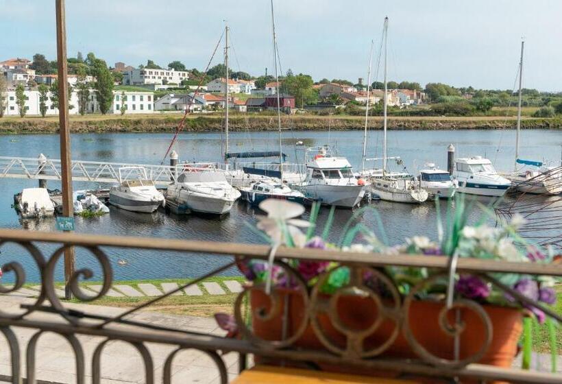 Номер Стандарт с Балконом, Naval Guest House & Bistro