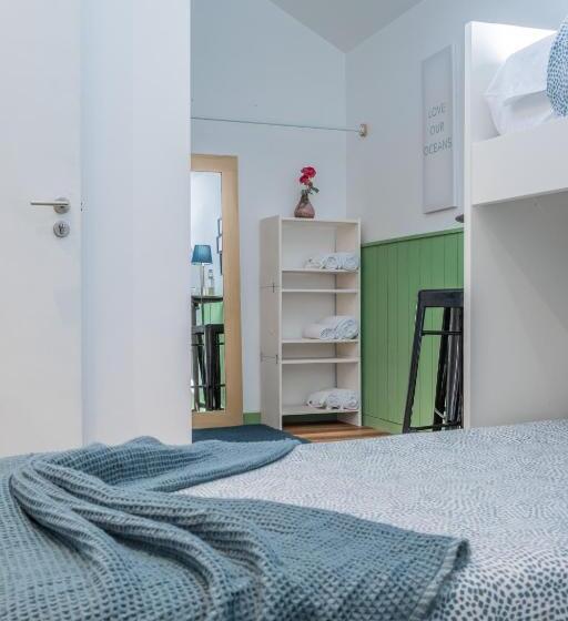 Номер Стандарт Трехместный, Naval Guest House & Bistro