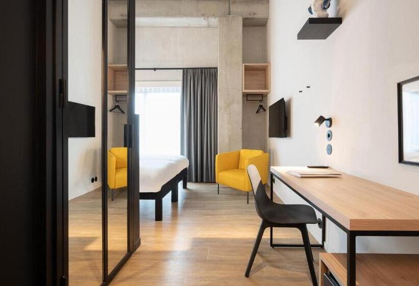 Comfort room with balcony, Ibis Styles Namur