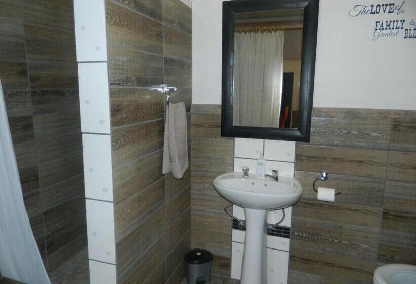 اتاق خانوادگی با چشم‌انداز باغ, Aub Guesthouse   Mariental