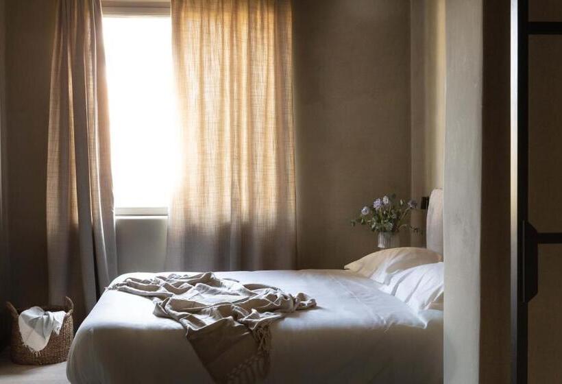 Suite with lake view, Laqua By The Lake