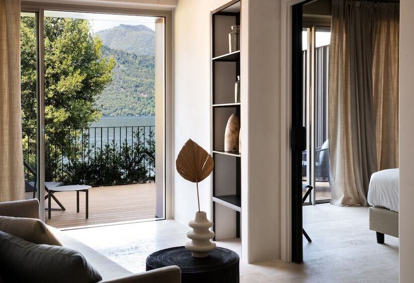Suite with lake view, Laqua By The Lake
