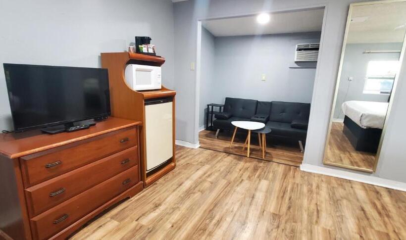 اتاق لوکس, Travelers Inn