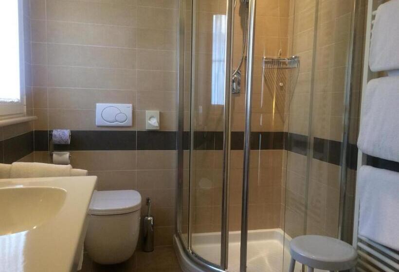 Quarto Estandar, Accademia