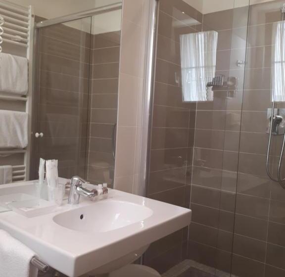Quarto Estandar, Accademia