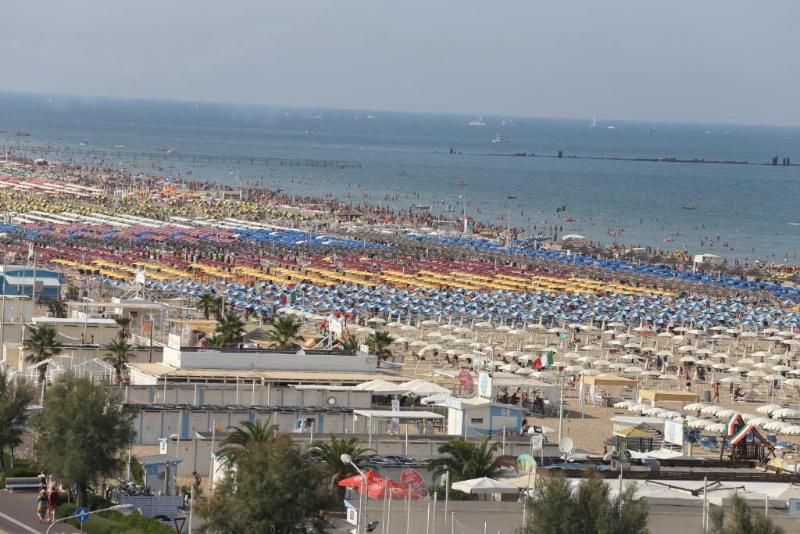 اتاق راحتی با چشم‌انداز دریا, Du Soleil