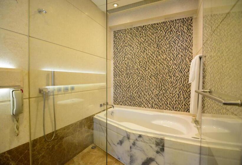 اتاق دلوکس با تخت کینگ و چشم‌انداز, Harbour Grand Hong Kong