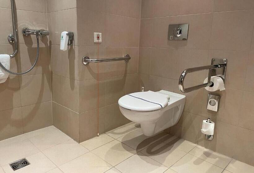 Номер Стандарт Кровать Кинг Адаптированный для Инвалидов, Holiday Inn Resort Warsaw Józefów, An Ihg