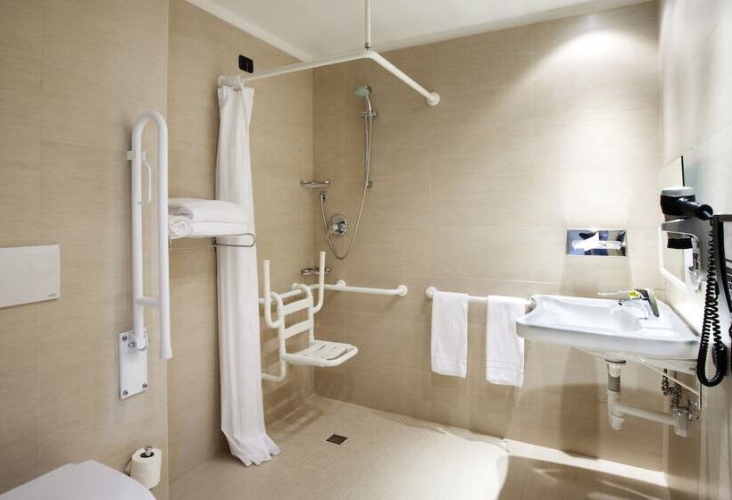 Номер Стандарт Адаптированный для Инвалидов, Holiday Inn Salerno Cava De  Tirreni, An Ihg