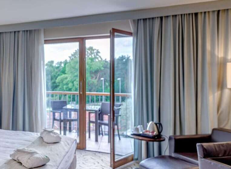 Номер Премиум, Holiday Inn Resort Warsaw Józefów, An Ihg