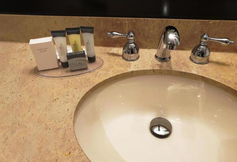 バルコニー付きスタンダードトリプルルーム, Riverland Inn & Suites