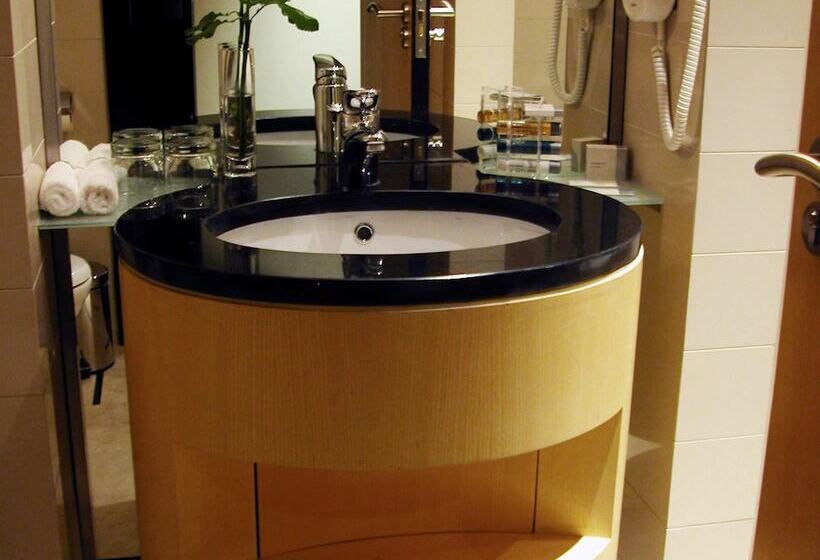 Полулюкс, Novotel Riyadh Al Anoud