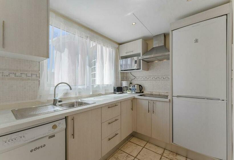 Люкс Семейный 2 Спальни, Flamingo Suites Boutique